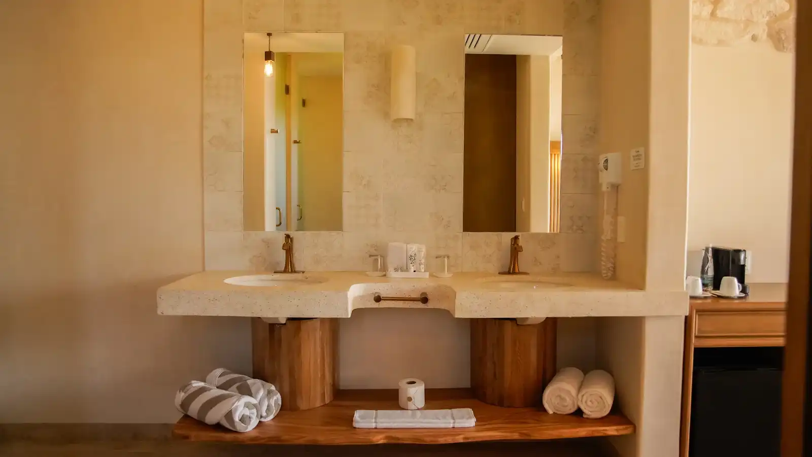 Habitación Deluxe Doble Queen · Vista parcial jardín y/o mar, fotografía 2